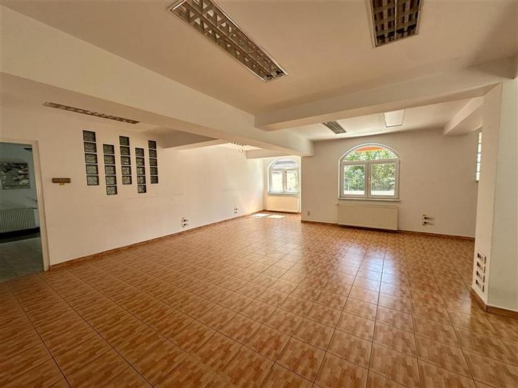 Birou, de 88 mp, în Central