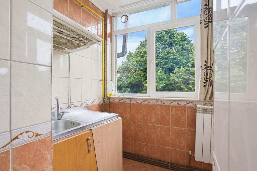 Apartament cu 3 camere decomandat în Spital