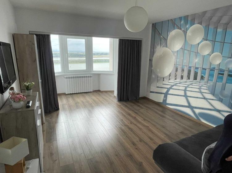 Apartament cu 3 camere decomandat în Faleză