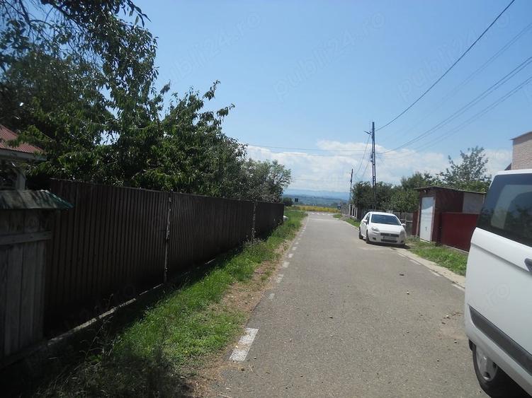 Casa la 25 km de Piatra Neamt spre Bacau - 1