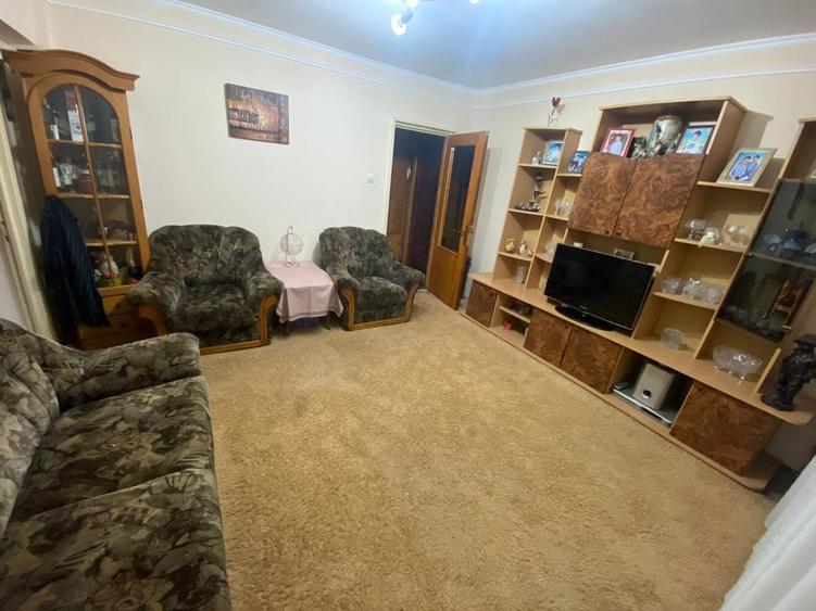 Apartament cu 3 camere circular în Km 4-5