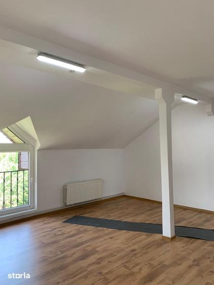 Casă cu Teren 1580 Mp în Glina