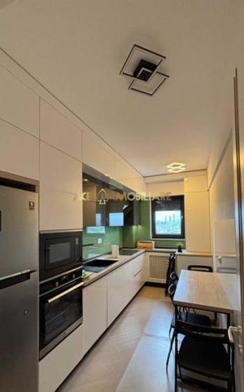Apartament cu 3 camere decomandat, mobilat în Văcăresti