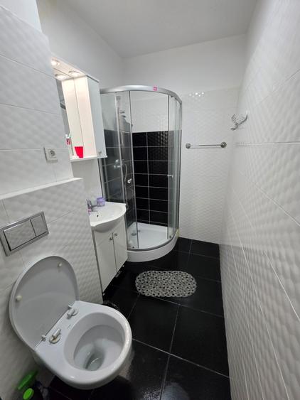 Apartament cu 2 camere semidecomandat în Giurgiului