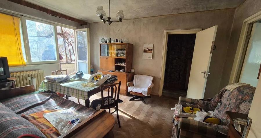 Apartament cu 3 camere semidecomandat în Astra