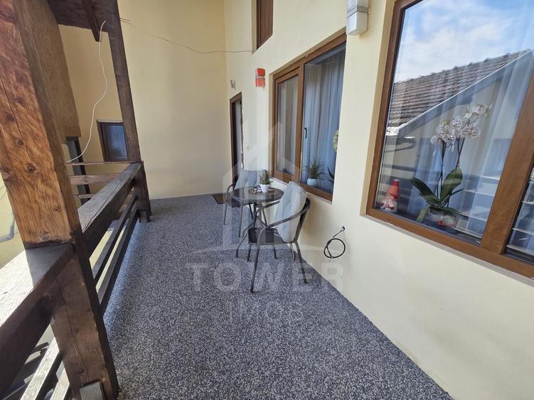 Casă individuală cu 10 camere cu Canalizare în Calea Poplăcii