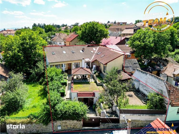 Casă cu 9 camere cu Teren 547 Mp în Central