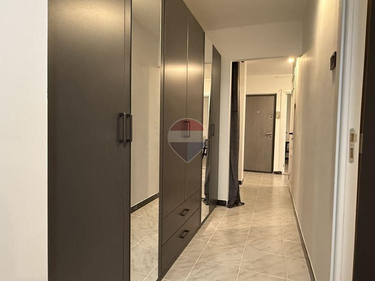 Apartament cu 3 camere decomandat, mobilat în Apusului