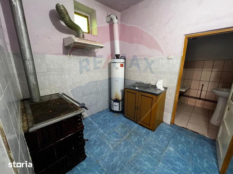 Casă cu 4 camere semidecomandat cu Teren 2144 Mp în Șeitin