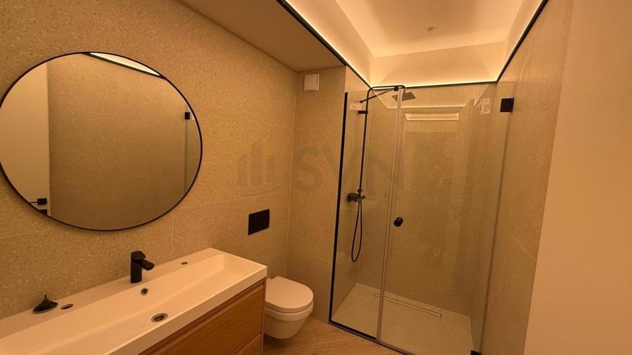 Apartament cu 4 camere semidecomandat în Pipera
