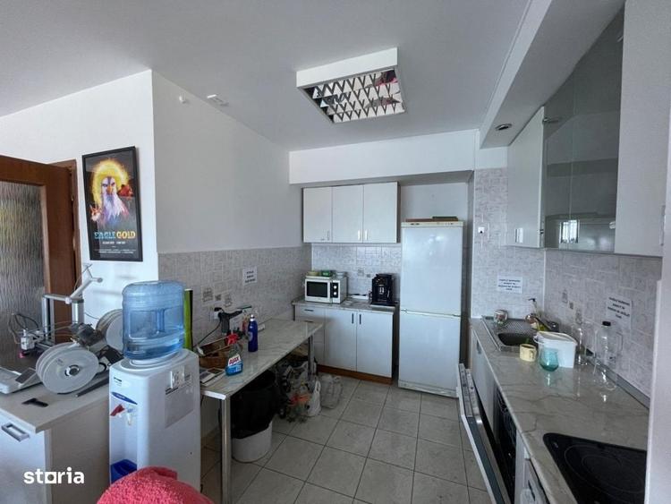 Apartament cu 4 camere decomandat în Universitate