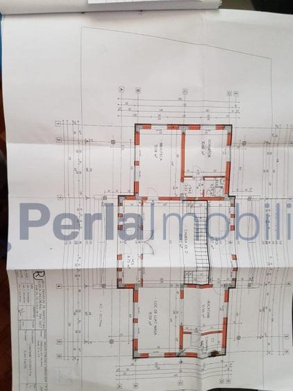 Casă individuală cu 4 camere cu Canalizare în Sud