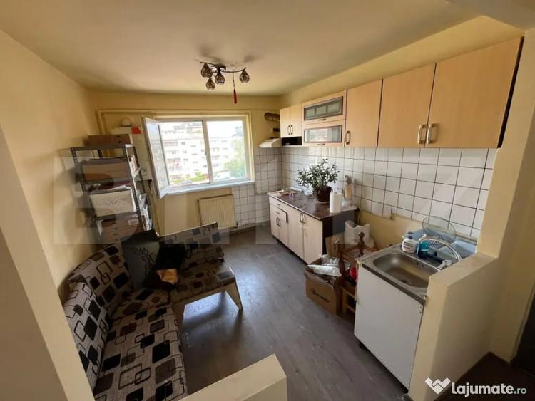 Apartament cu 2 camere semidecomandat, mobilat în Micro 11