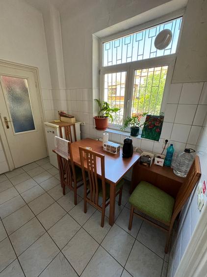 Casă cu 14 camere cu Garaj în Central