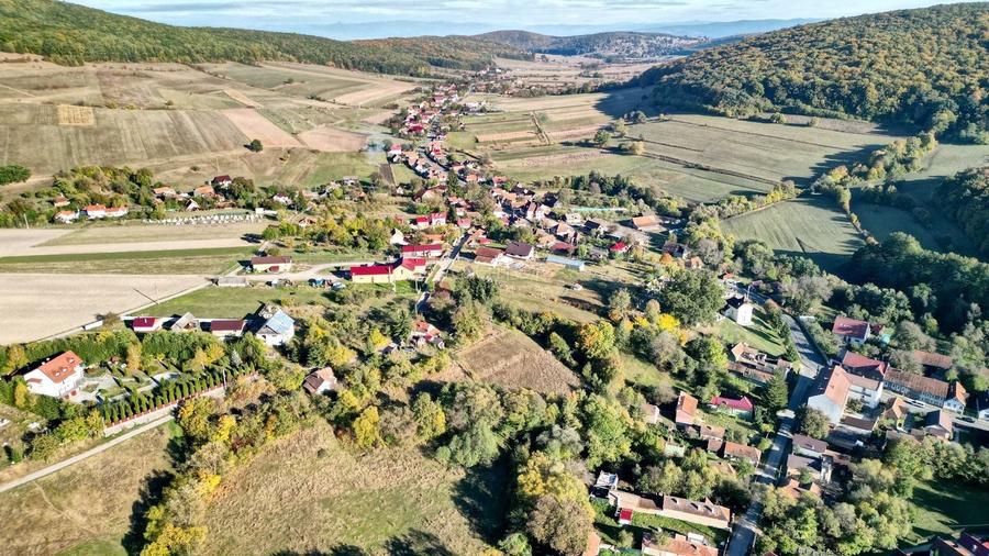 Teren Construcții intravilan de 2825 mp, în Vâlcele