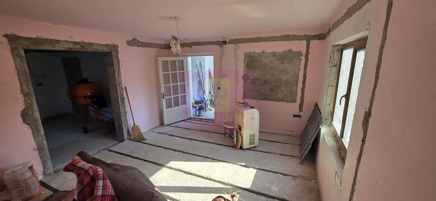 Casă individuală cu 4 camere cu Canalizare în Hidrojet
