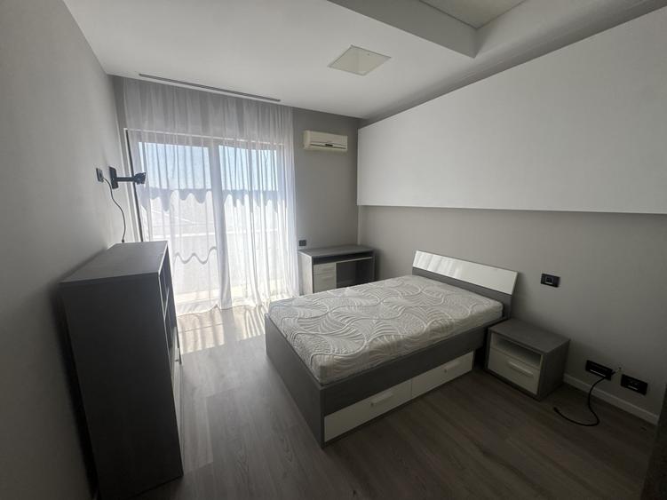 Apartament cu 4 camere decomandat, mobilat în Băneasa