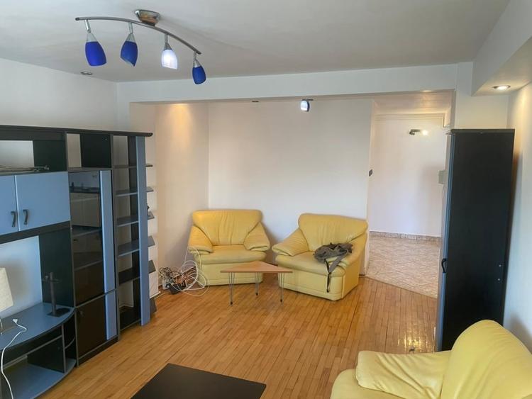 Apartament cu 4 camere decomandat, mobilat în Central