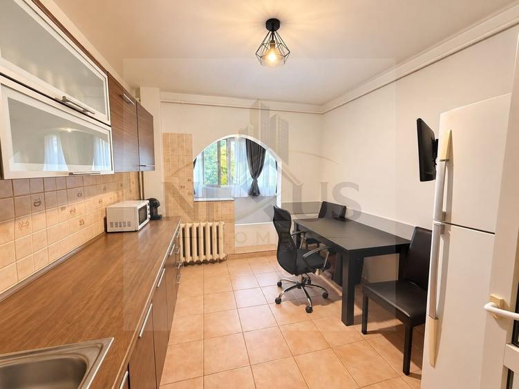 Apartament cu 4 camere semidecomandat, mobilat în Brâncoveanu