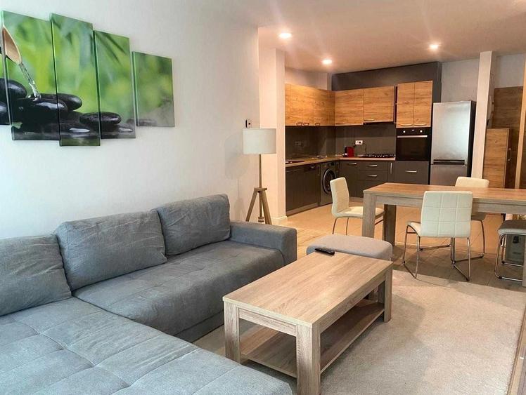 Apartament cu 3 camere decomandat în Sisești