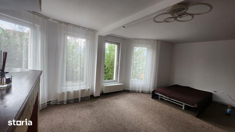 Casă cu 4 camere cu Teren 300 Mp în Dâmbul Rotund