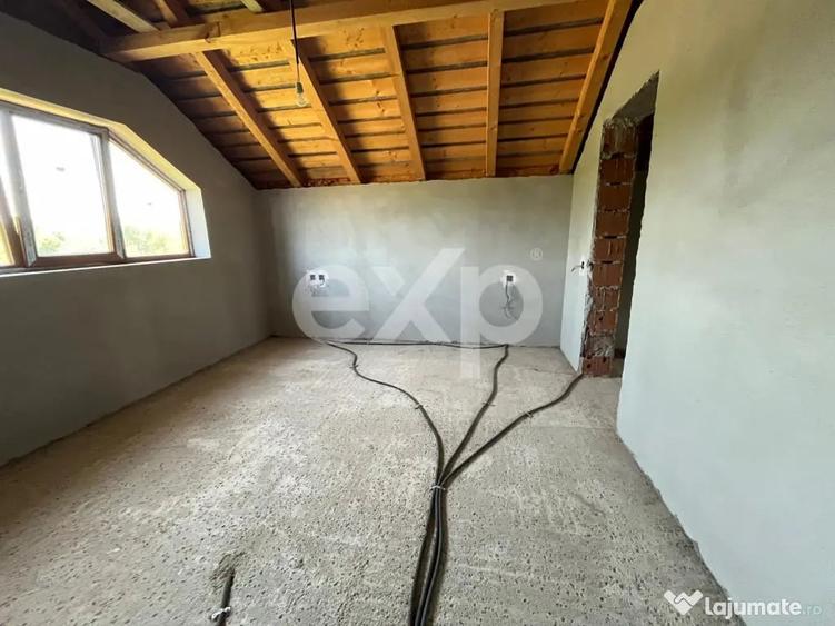 Casă cu 4 camere cu Teren 3400 Mp în Pucioasa-Sat