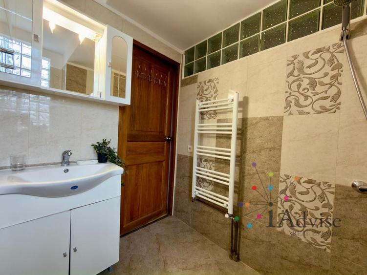 Apartament cu 4 camere semidecomandat în Schei