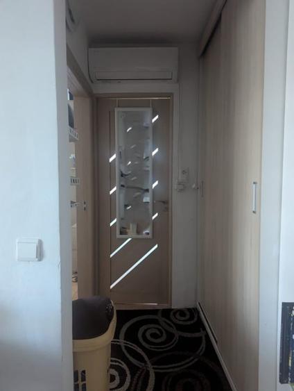 Apartament cu 3 camere semidecomandat, mobilat în Buziașului