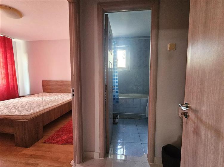 Apartament cu 3 camere semidecomandat în Tătărași