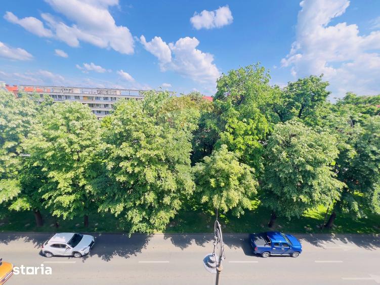 Apartament cu 3 camere semidecomandat în Podgoria