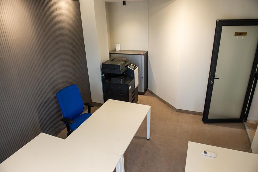 Birou, de 84.900001525879 mp, în Casa de Cultură