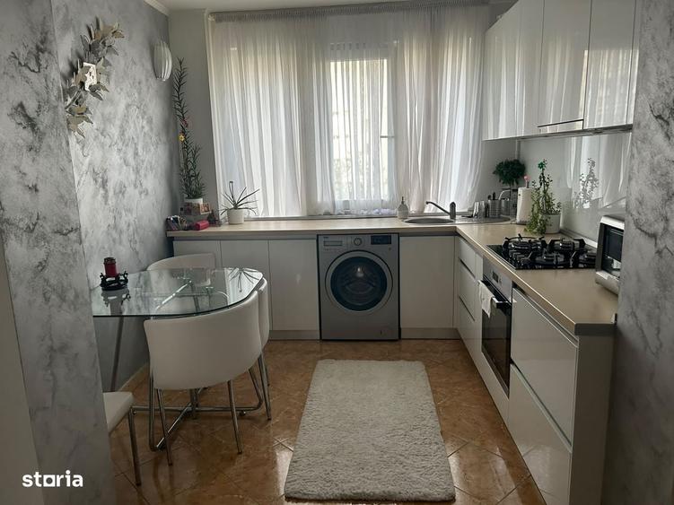 Apartament cu 3 camere decomandat în Dristor
