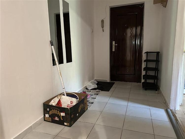 Apartament cu 2 camere semidecomandat, mobilat în Aradului
