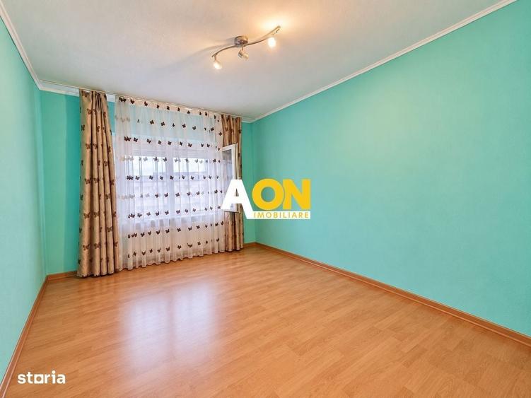 Apartament cu 3 camere decomandat în Cetate