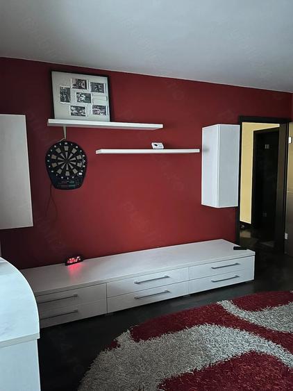 Apartament cu 3 camere decomandat, mobilat în Lunei