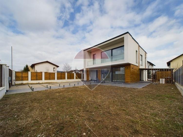 Casă individuală cu 4 camere cu Teren 500 Mp în Corbeanca