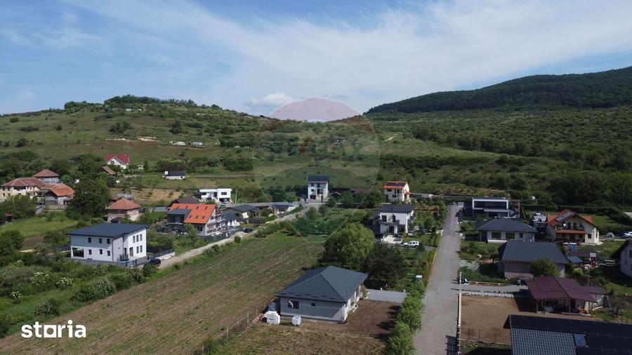 Casă cu 6 camere cu Teren 500 Mp în Baciu