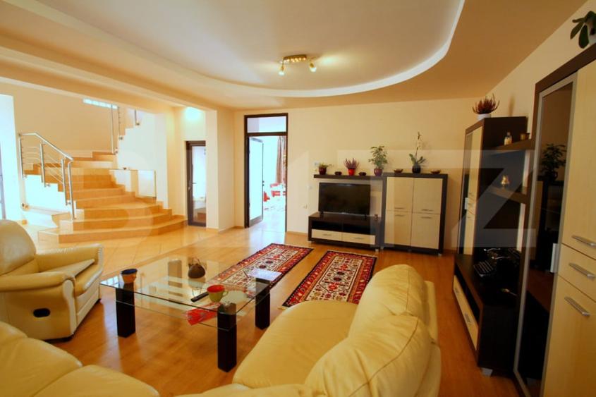 Casă cu 5 camere cu Teren 767 Mp în Central