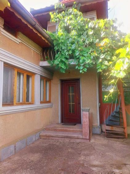 Casă cu 4 camere în Central