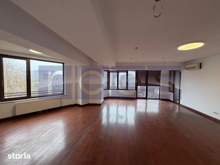 Apartament cu 3 camere în Vitan