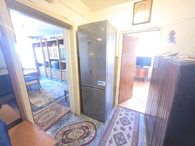 Apartament cu 2 camere semidecomandat în Craiter