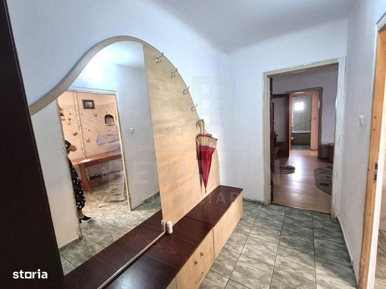 Apartament cu 2 camere semidecomandat în Craiovița Nouă