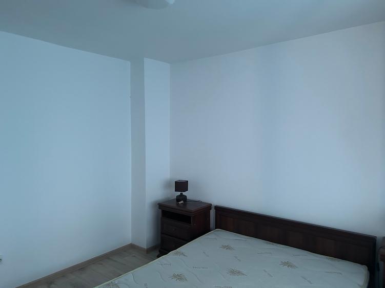 Apartament cu 3 camere semidecomandat în Doamna Ghica