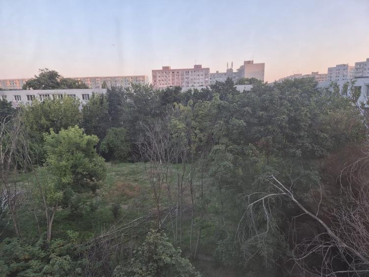Apartament cu 3 camere semidecomandat în 1 Decembrie 1918