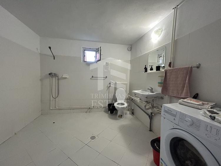 Casă individuală cu 5 camere cu Canalizare în Central