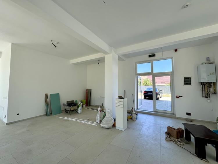Spațiu comercial, de 112.16999816895 mp, în Someșeni