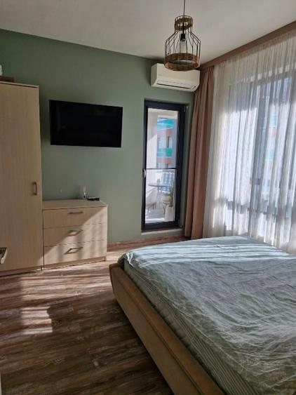 Apartament cu 3 camere semidecomandat, mobilat în Central