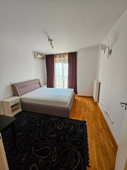 Apartament cu 3 camere semidecomandat în Băneasa
