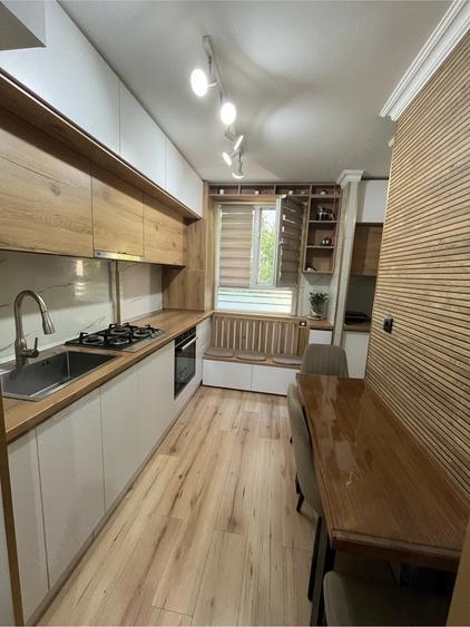 Apartament cu 3 camere decomandat în Central