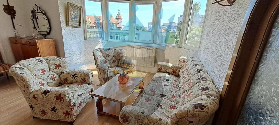 Apartament cu 3 camere semidecomandat, mobilat în P-ța Romană